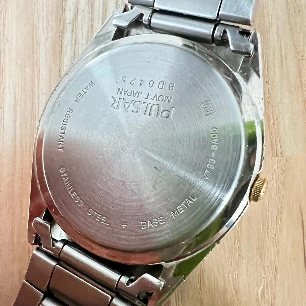 Pulsar mens two-toned glow in the dark dial dress watch NEW BATTERY
